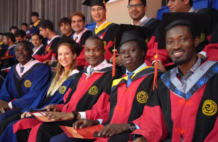Government Scholarships vs. Private Scholarships: Which One Is Right for You?